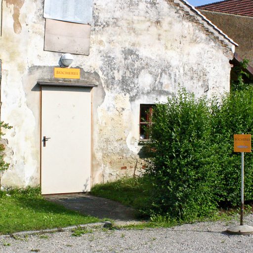 Erste Bücherreiräumlichkeiten 2003